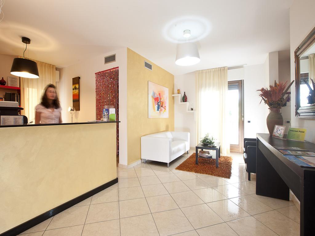 Residence La Guirita Tortoreto Екстер'єр фото